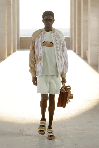 Look 10